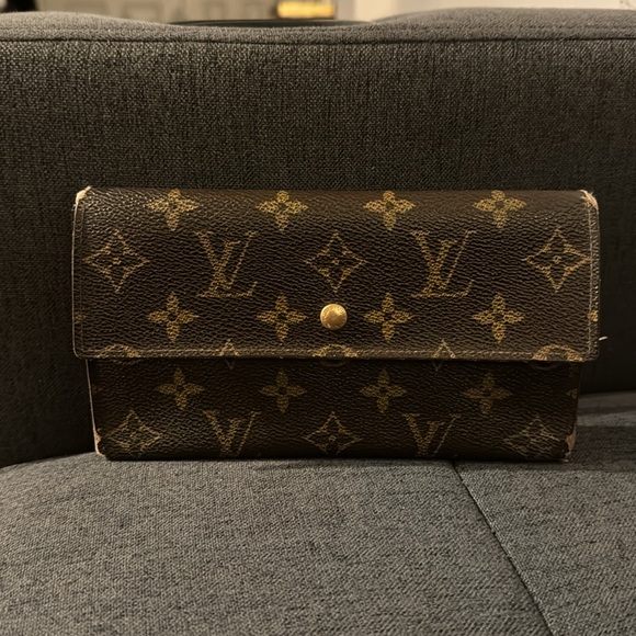 Louis Vuitton Wallet - Monogram Sarah Trifold Wallet - Picture 15 of 16